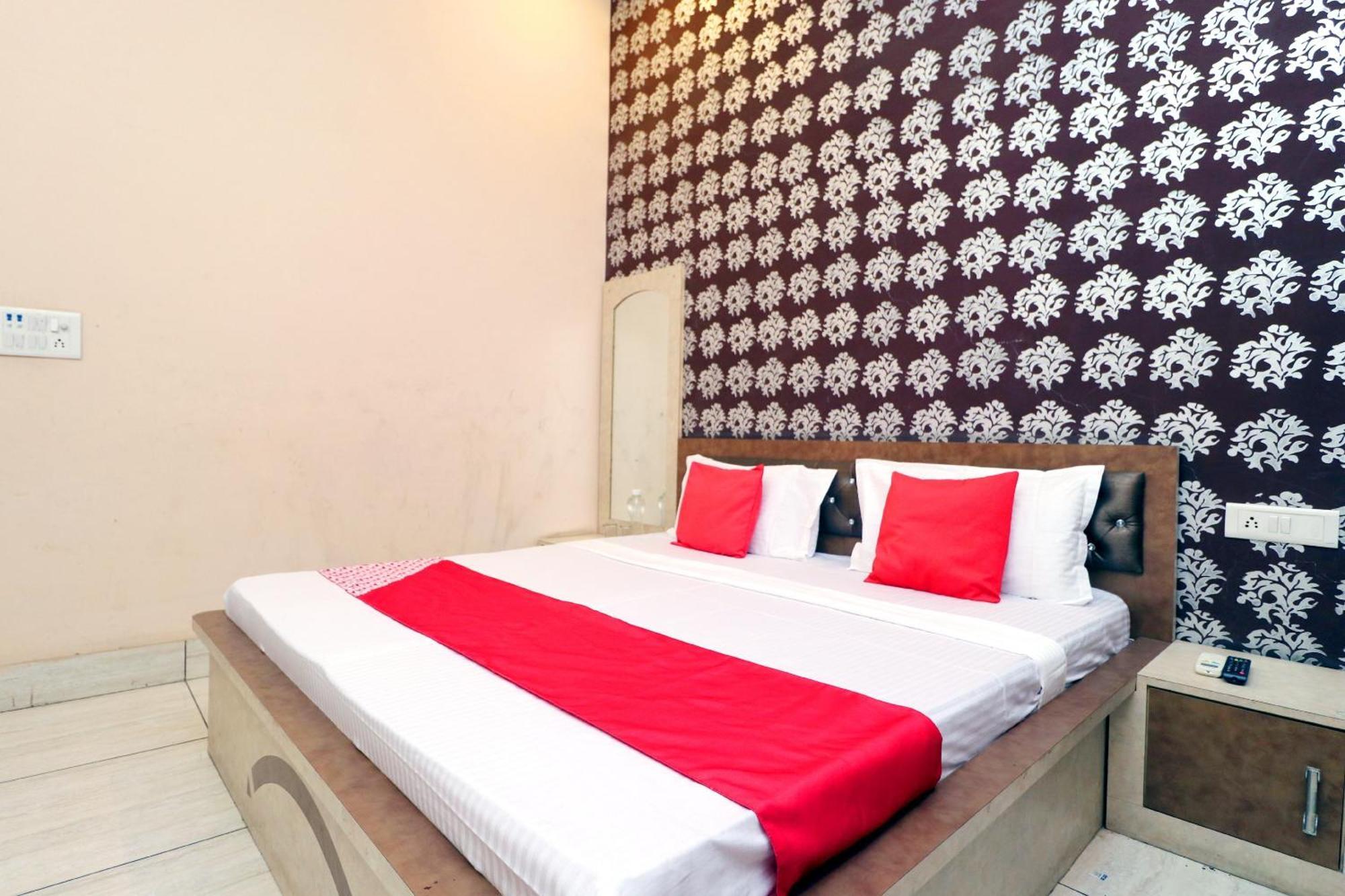 OYO 43293 Hotel Pushp Vatika Bhiwani Exterior foto