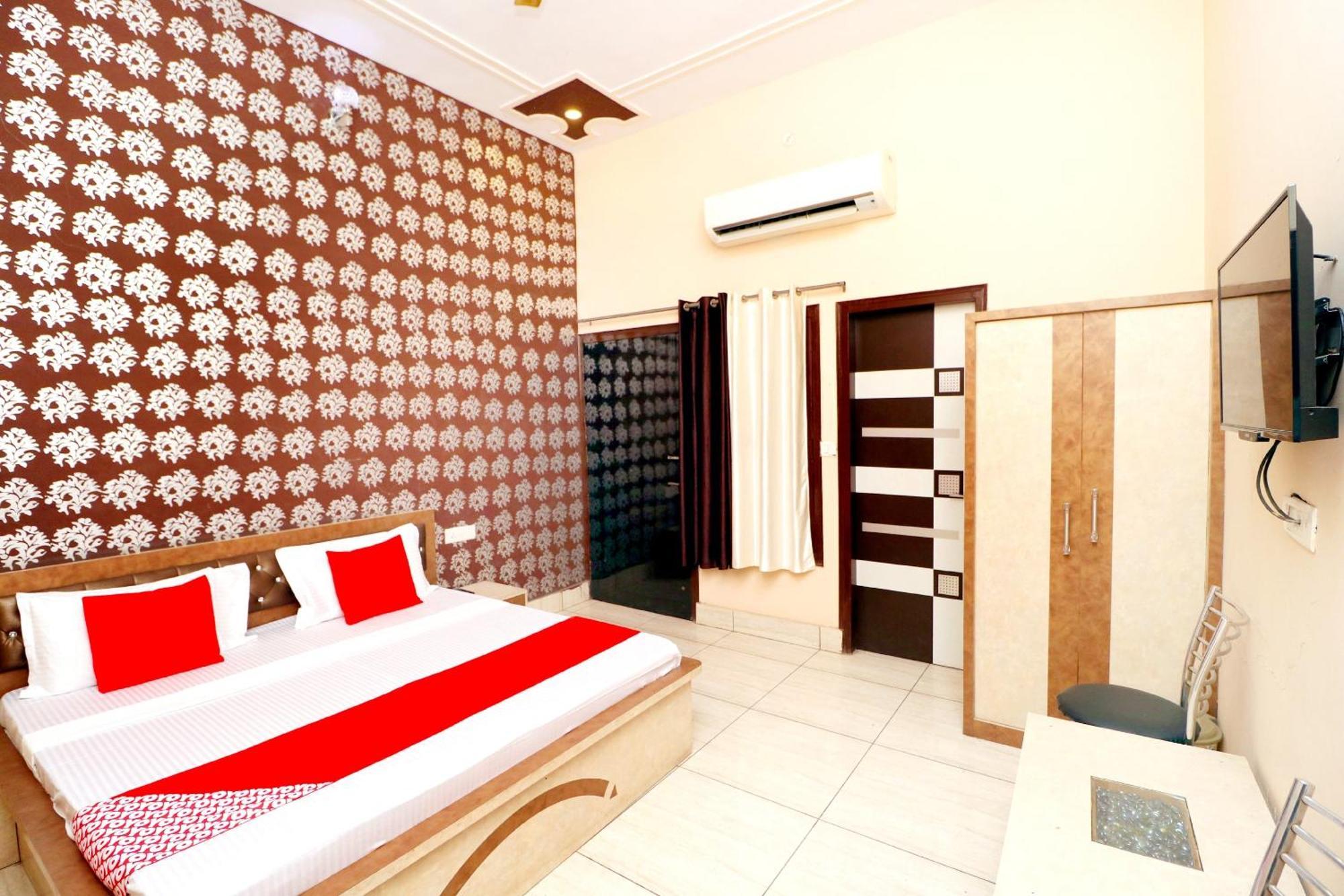 OYO 43293 Hotel Pushp Vatika Bhiwani Exterior foto