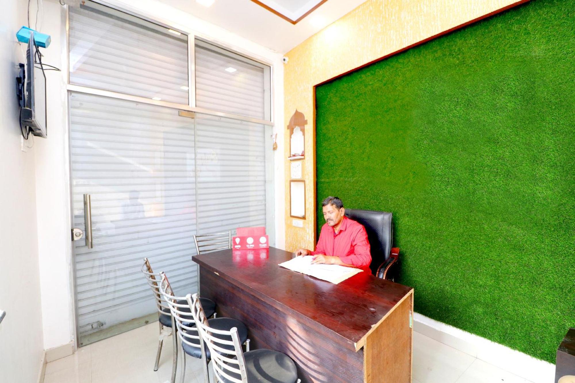 OYO 43293 Hotel Pushp Vatika Bhiwani Exterior foto