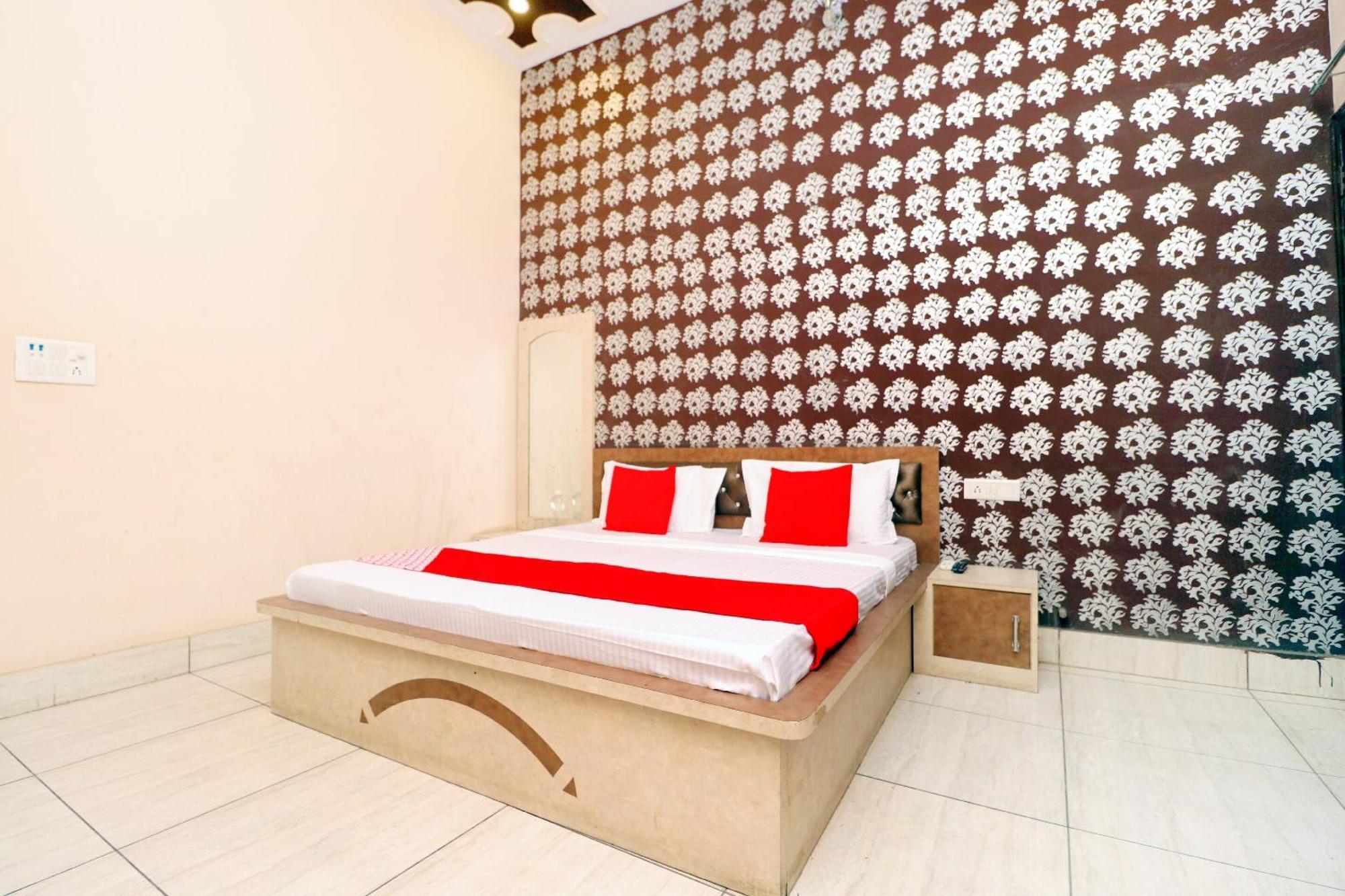OYO 43293 Hotel Pushp Vatika Bhiwani Exterior foto