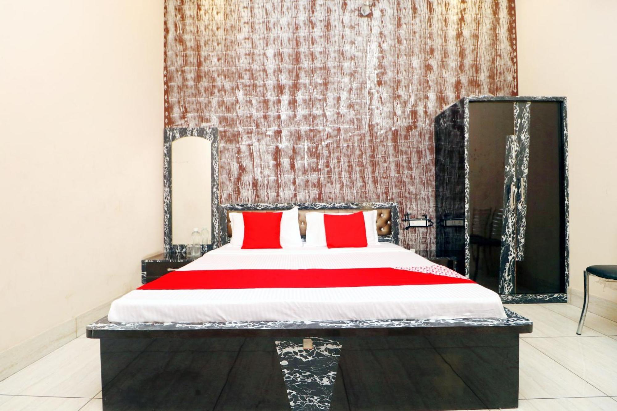 OYO 43293 Hotel Pushp Vatika Bhiwani Exterior foto